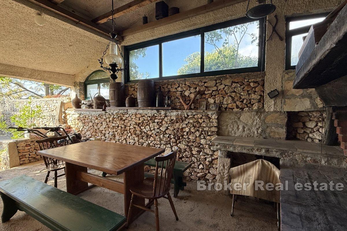 Extraordinary agricultural land with a building and a view of the sea and islands