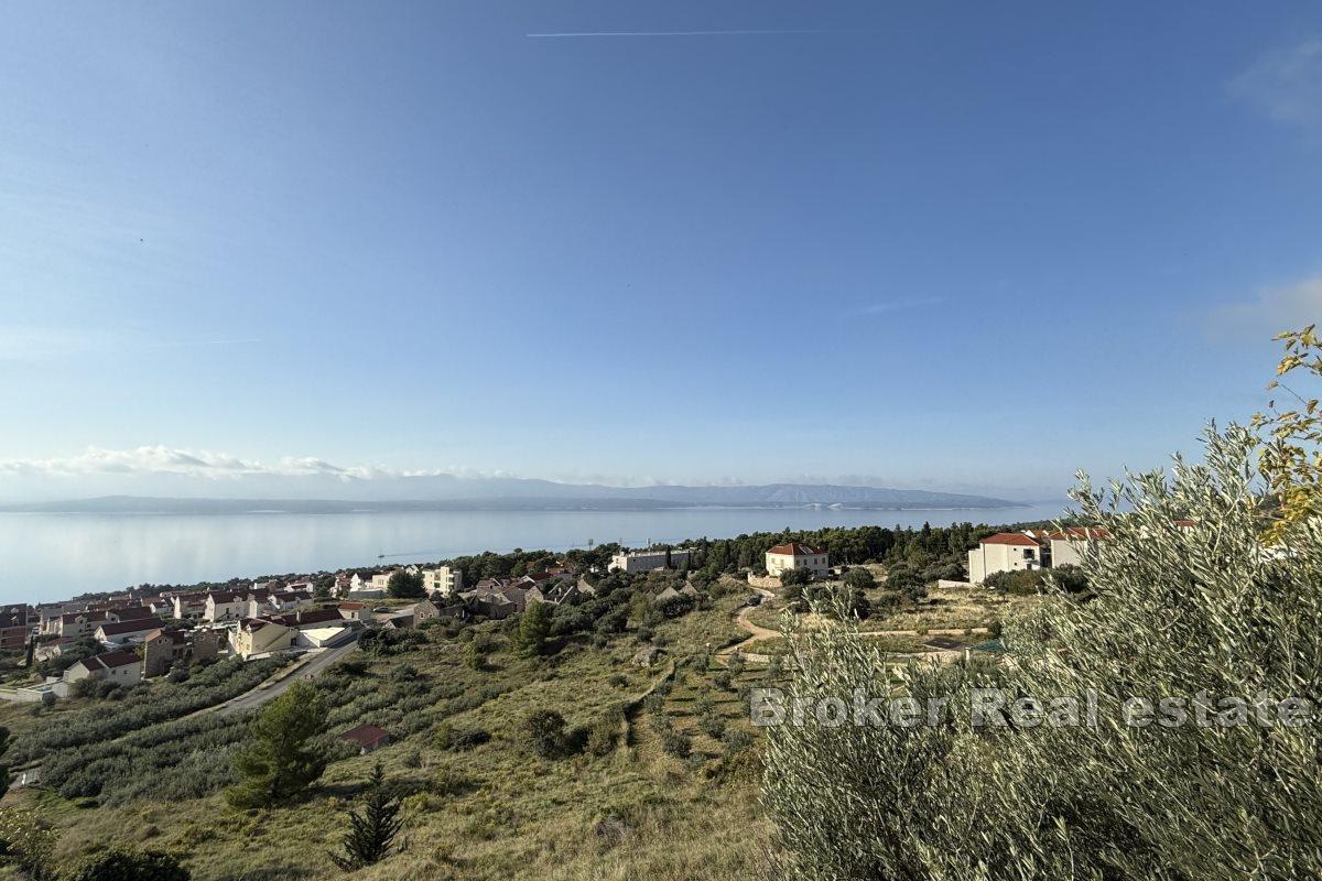 Extraordinary agricultural land with a building and a view of the sea and islands