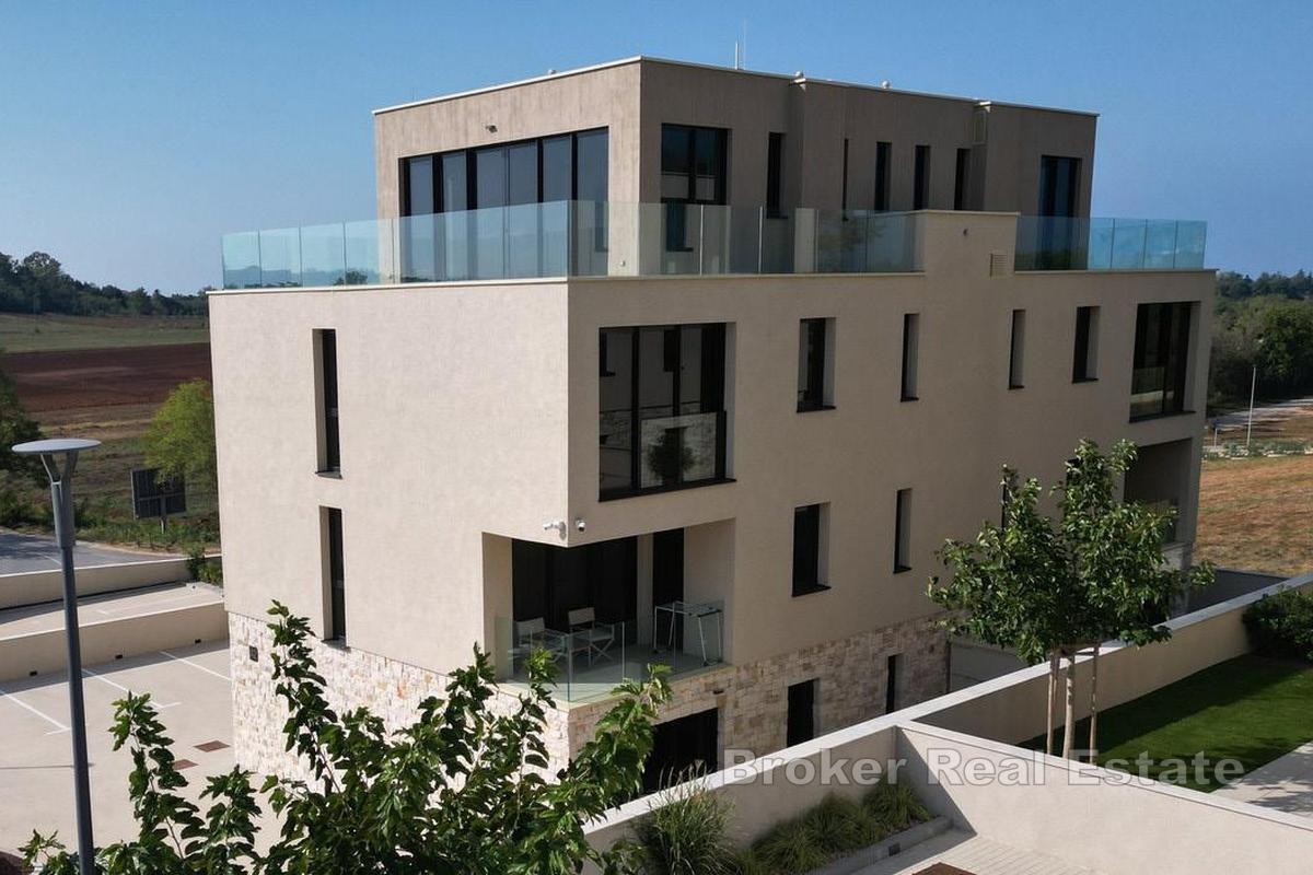 Predivni dvoetažni penthouse u novogradnji unutar luksuznog resorta