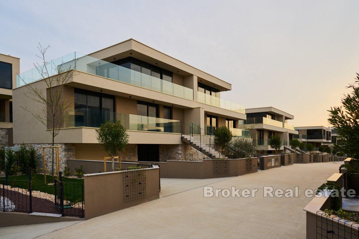 Moderne villa i et prestisjefylt feriested