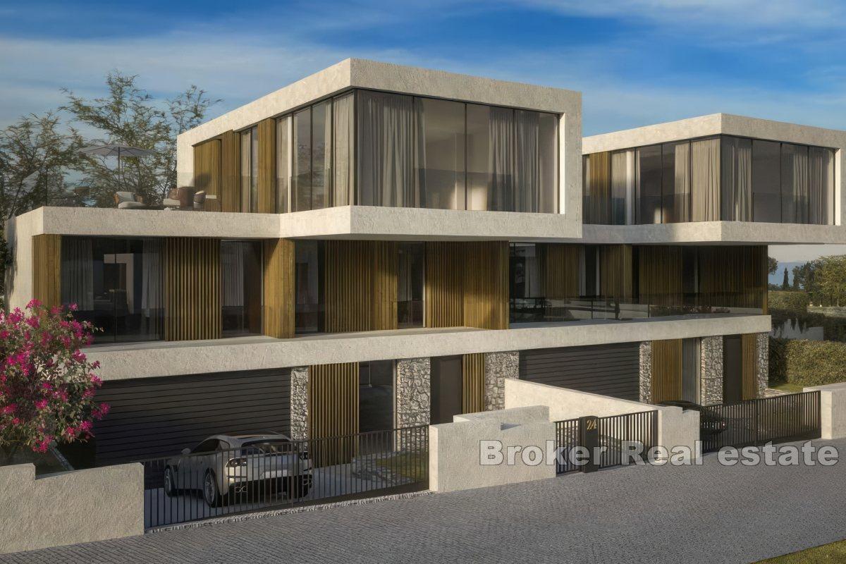 Moderne tomannsvilla på feriestedet