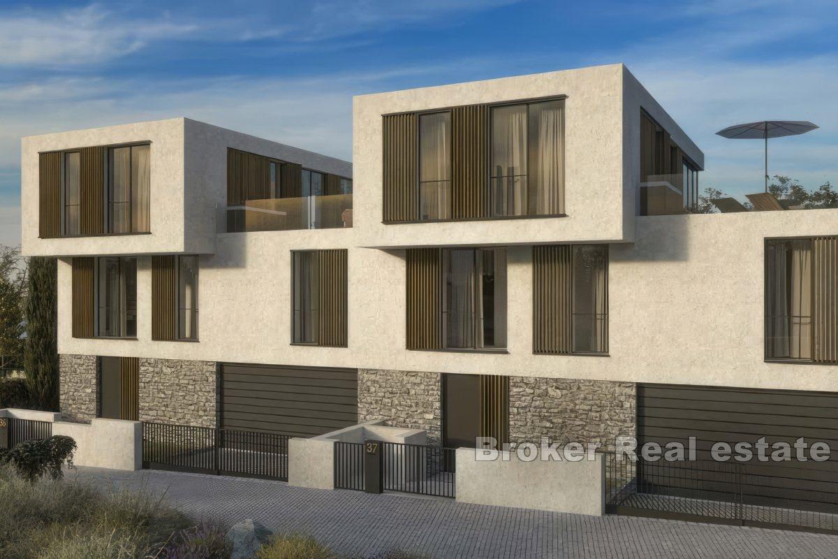 Villa bifamiliare contemporanea all'interno di un resort moderno