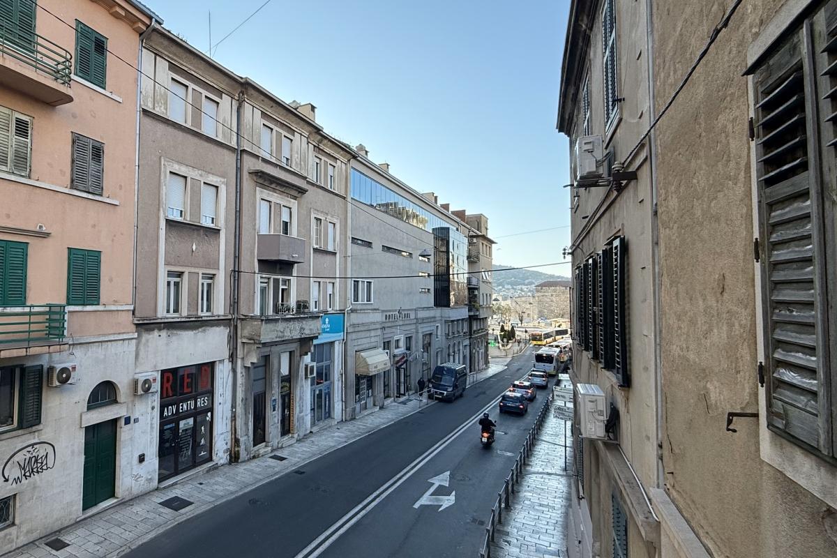 Jedinstveni prostrani stan u blizini centra grada