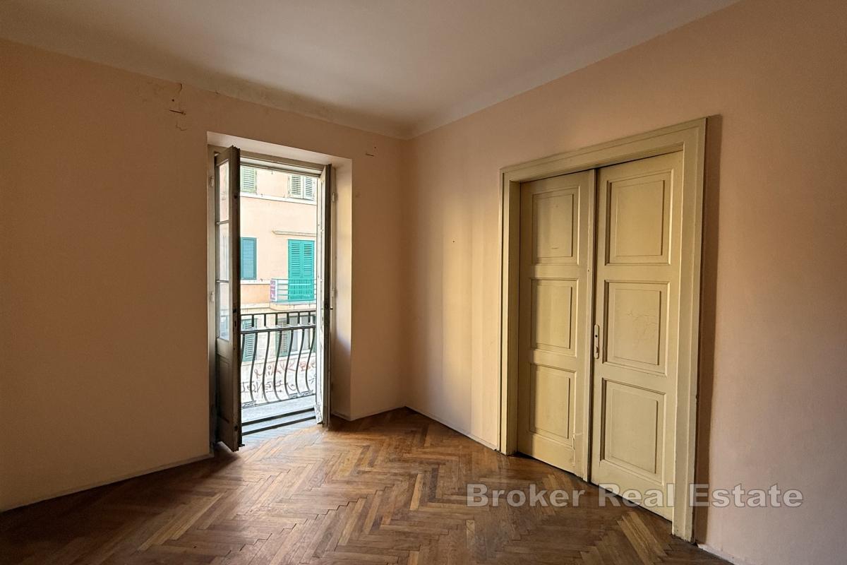 Unik rymlig lägenhet nära centrum