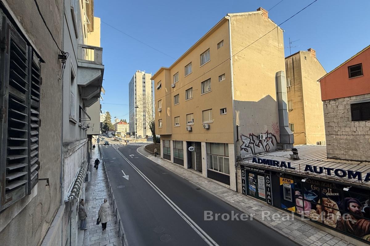 Unik rymlig lägenhet nära centrum