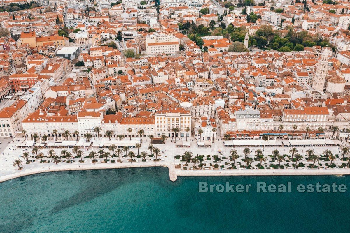 001-2047-01-Split-Center-Two-story-house-with-two-bedrooms-for-sale