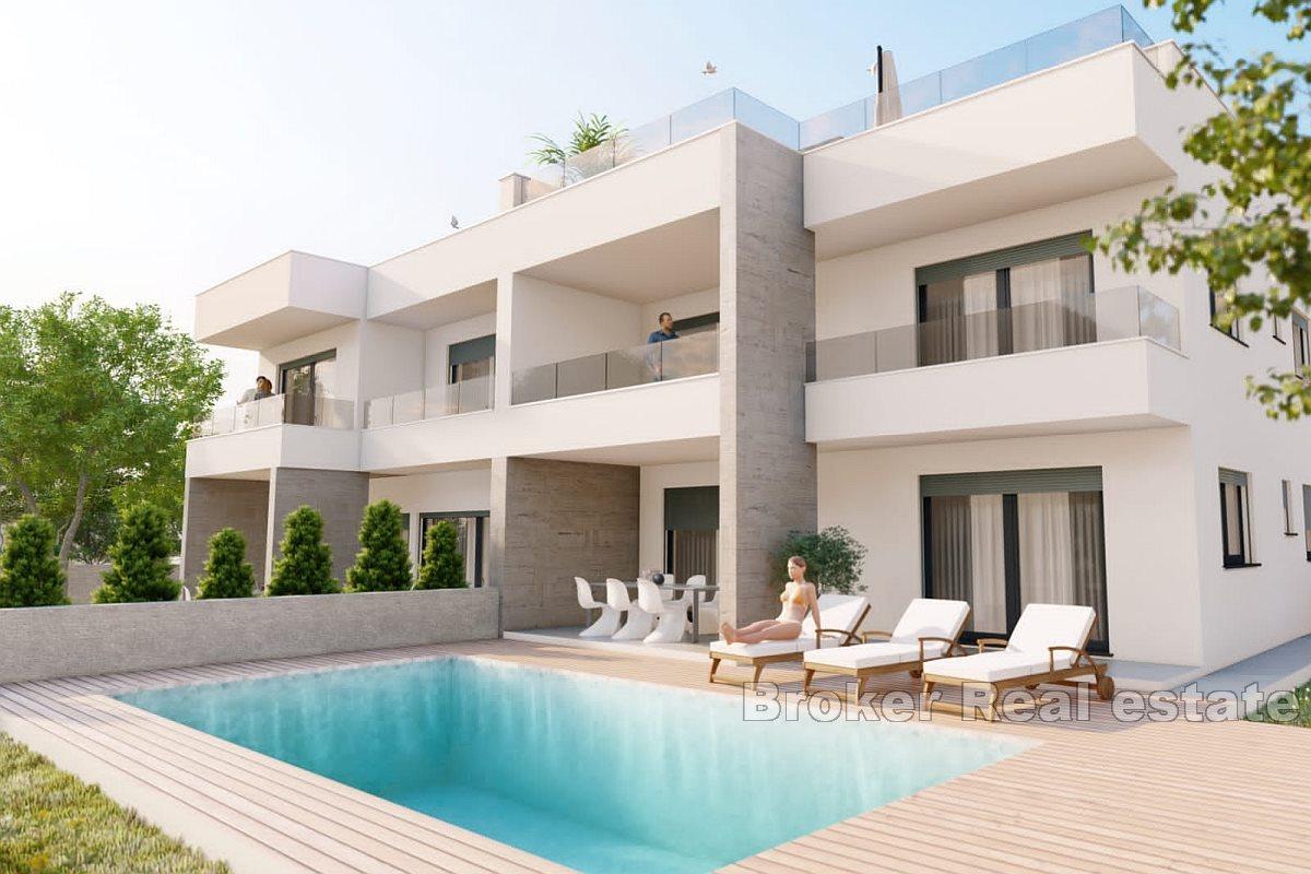 Appartement avec cour et piscine