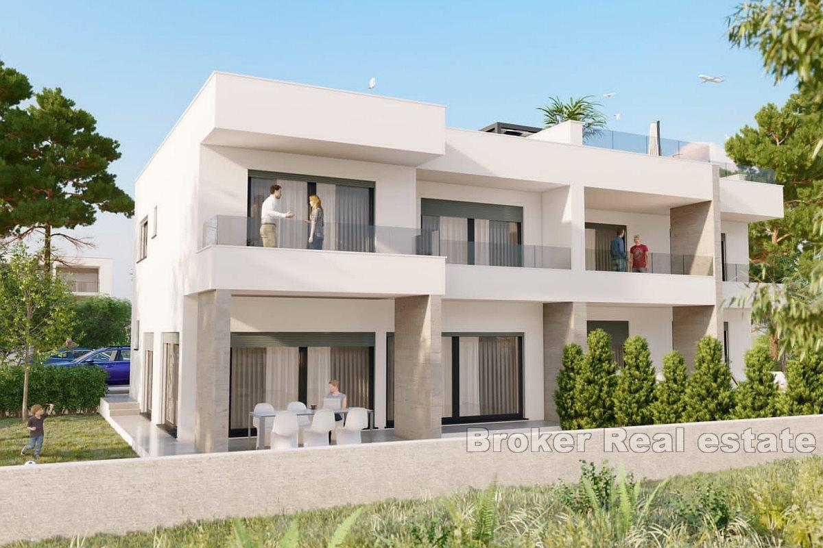 Appartement avec cour et piscine