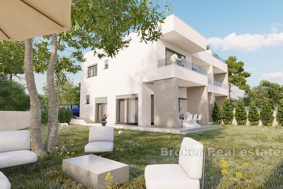 Appartement avec cour et piscine