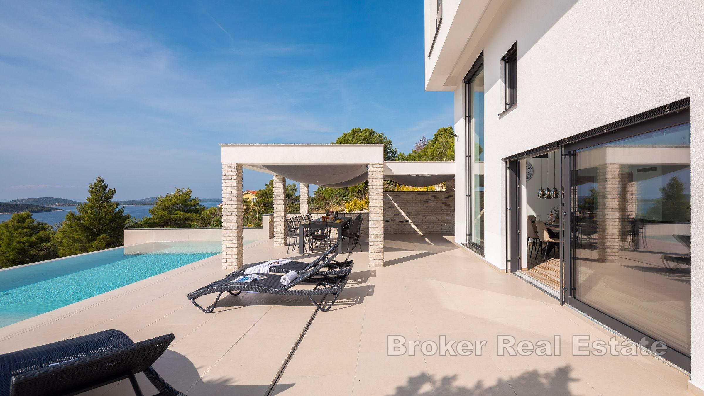 Villa dal design moderno e comfort di lusso vicino al mare