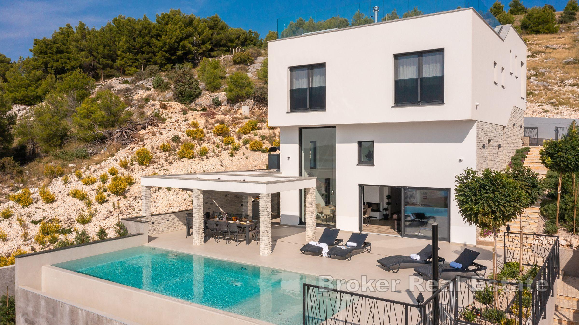 Villa dal design moderno e comfort di lusso vicino al mare