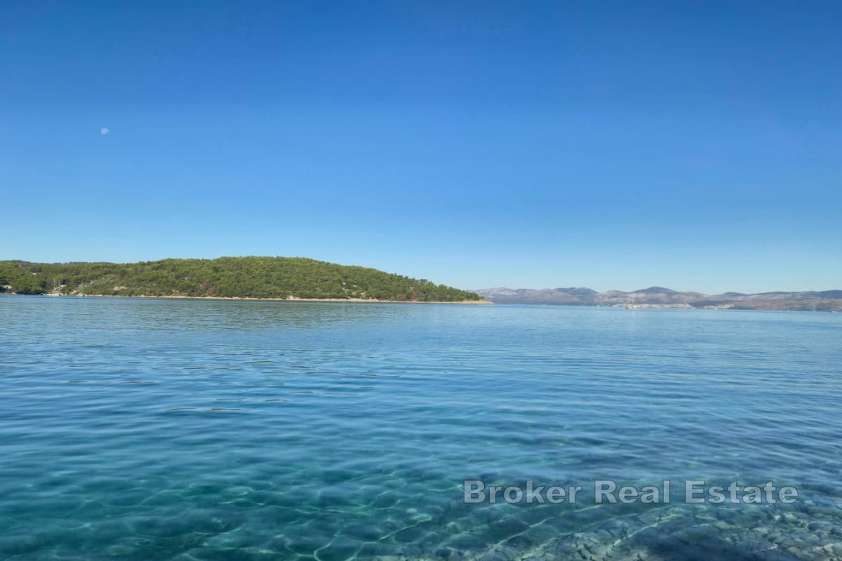 Działka budowlana w pierwszej linii od morza z projektem wstępnym