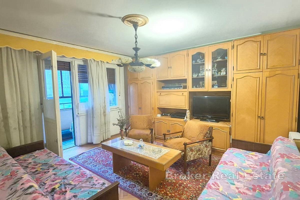 Treroms leilighet til oppussing