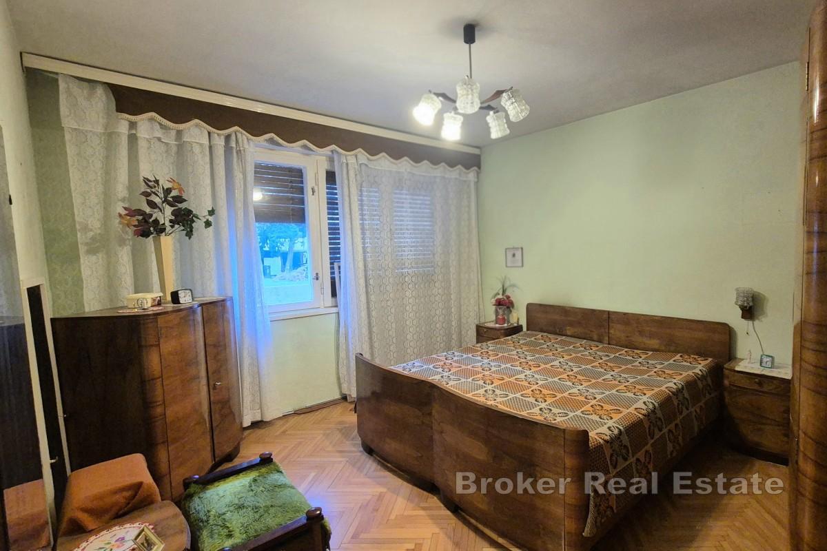 Treroms leilighet til oppussing