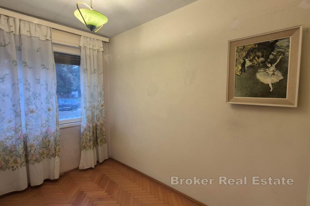 Treroms leilighet til oppussing