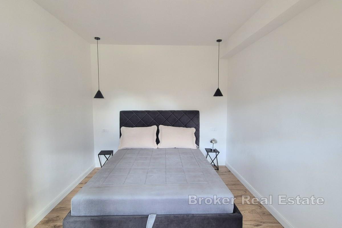 Dvosoban stan s vrtom u mirnom okruženju