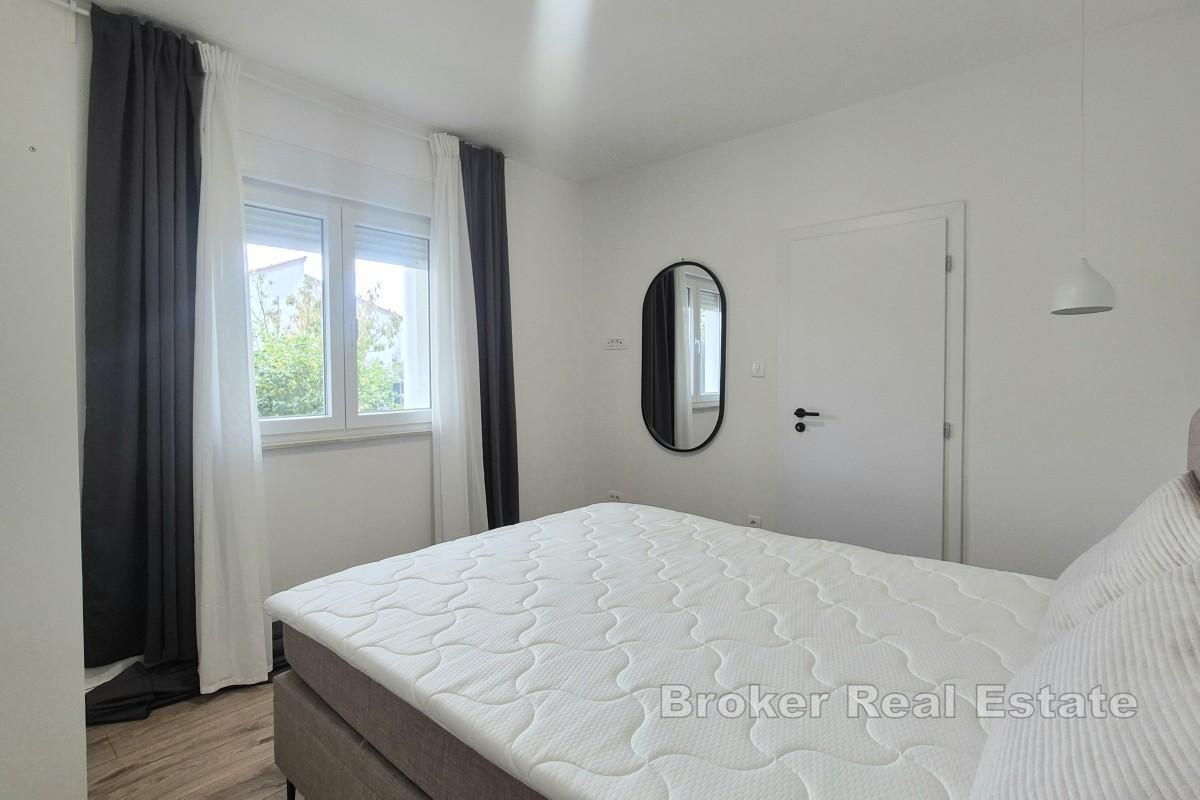 Dvosoban stan s vrtom u mirnom okruženju