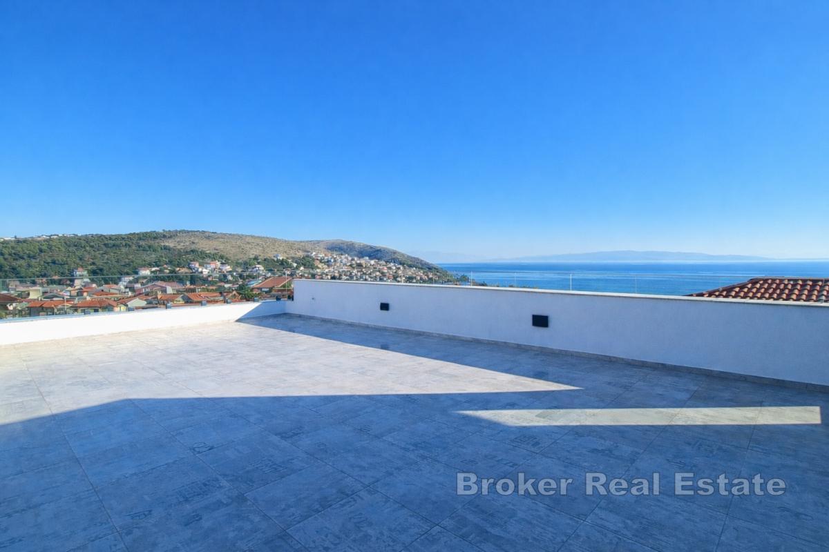 Penthouse moderne avec terrasse sur le toit