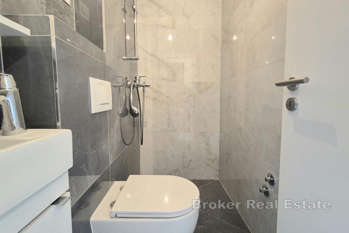 Penthouse moderne avec terrasse sur le toit