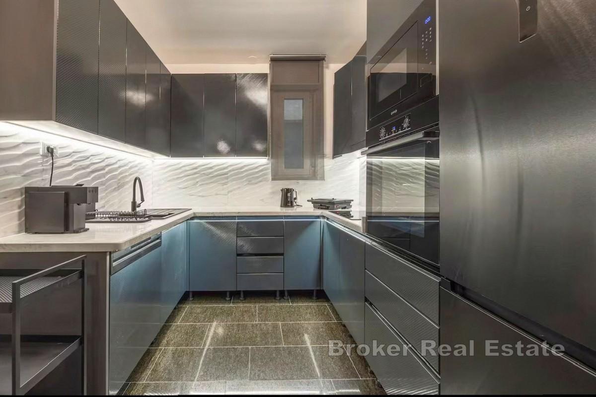 Appartamento con tre camere da letto in posizione privilegiata vicino al mare