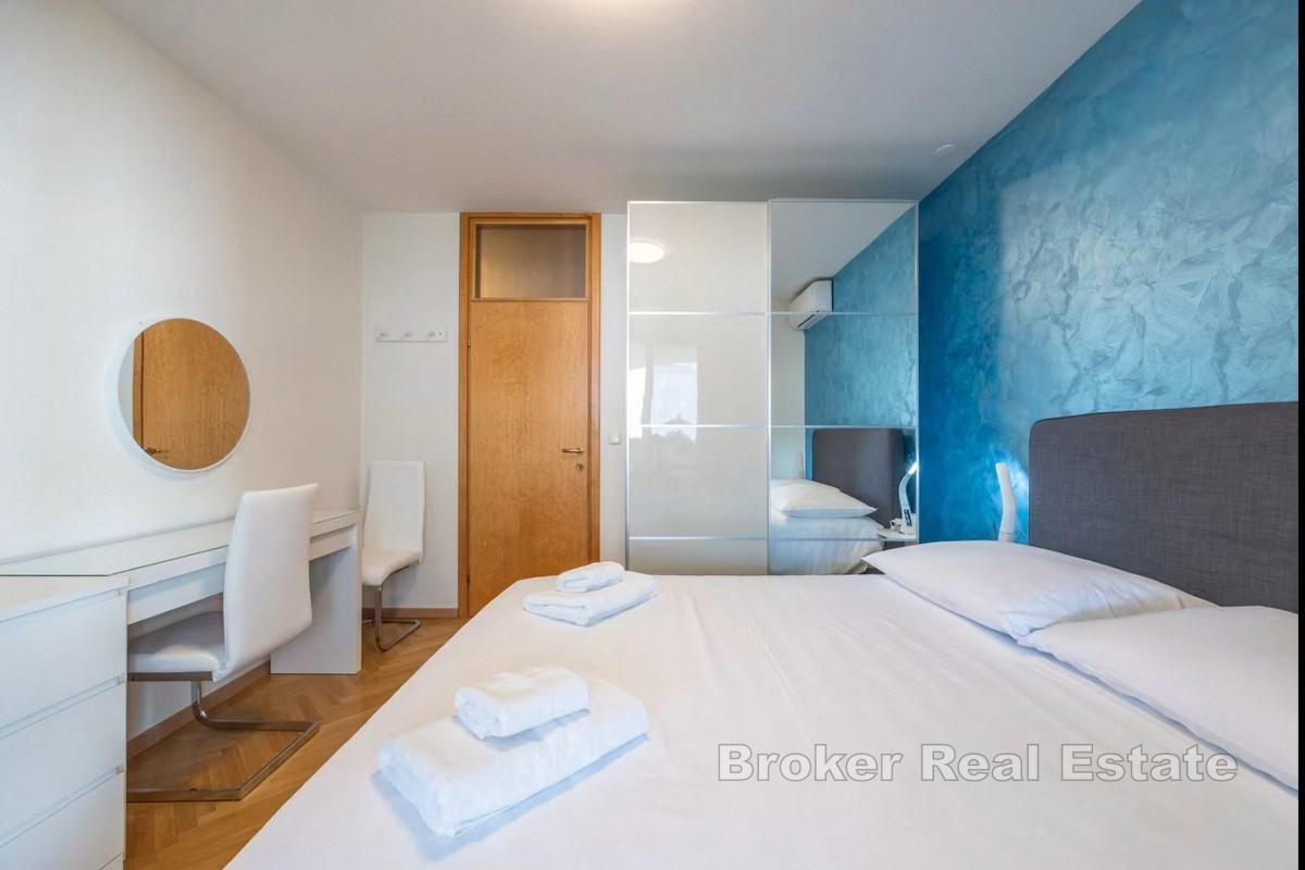 Appartamento con tre camere da letto in posizione privilegiata vicino al mare