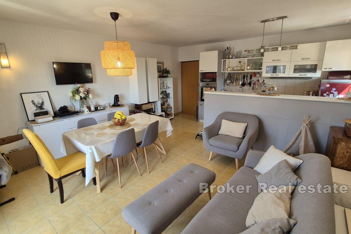 Przestronne mieszkanie z parkingiem i podwórkiem