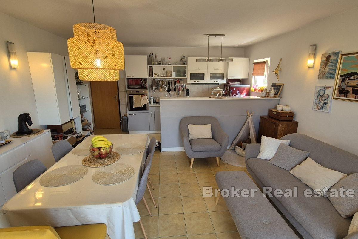 Przestronne mieszkanie z parkingiem i podwórkiem