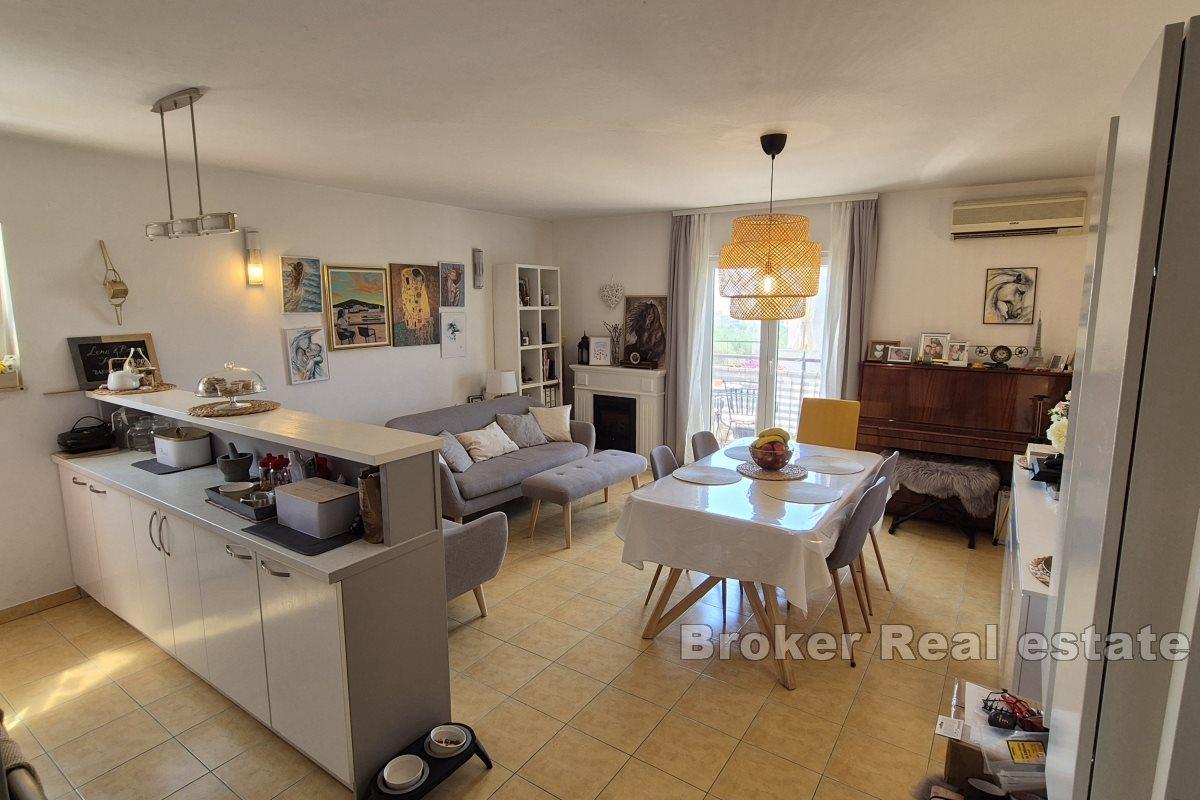 Przestronne mieszkanie z parkingiem i podwórkiem