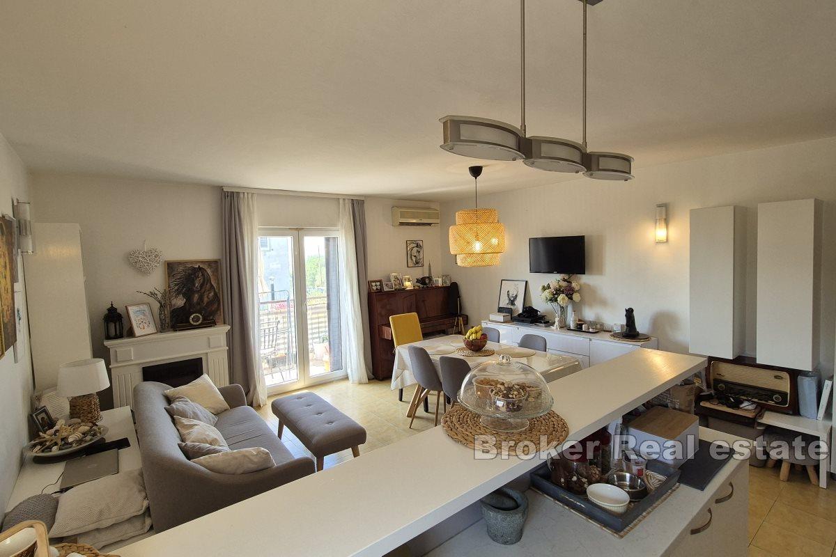 Przestronne mieszkanie z parkingiem i podwórkiem