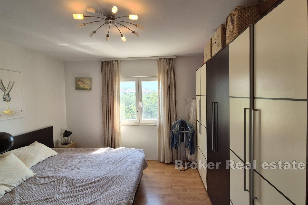 Przestronne mieszkanie z parkingiem i podwórkiem