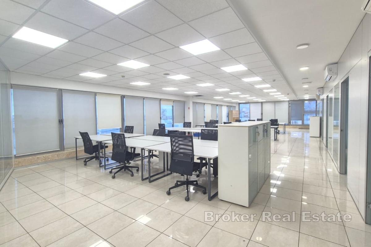 Kontorlokaler på 365 m² i et trafikkert område