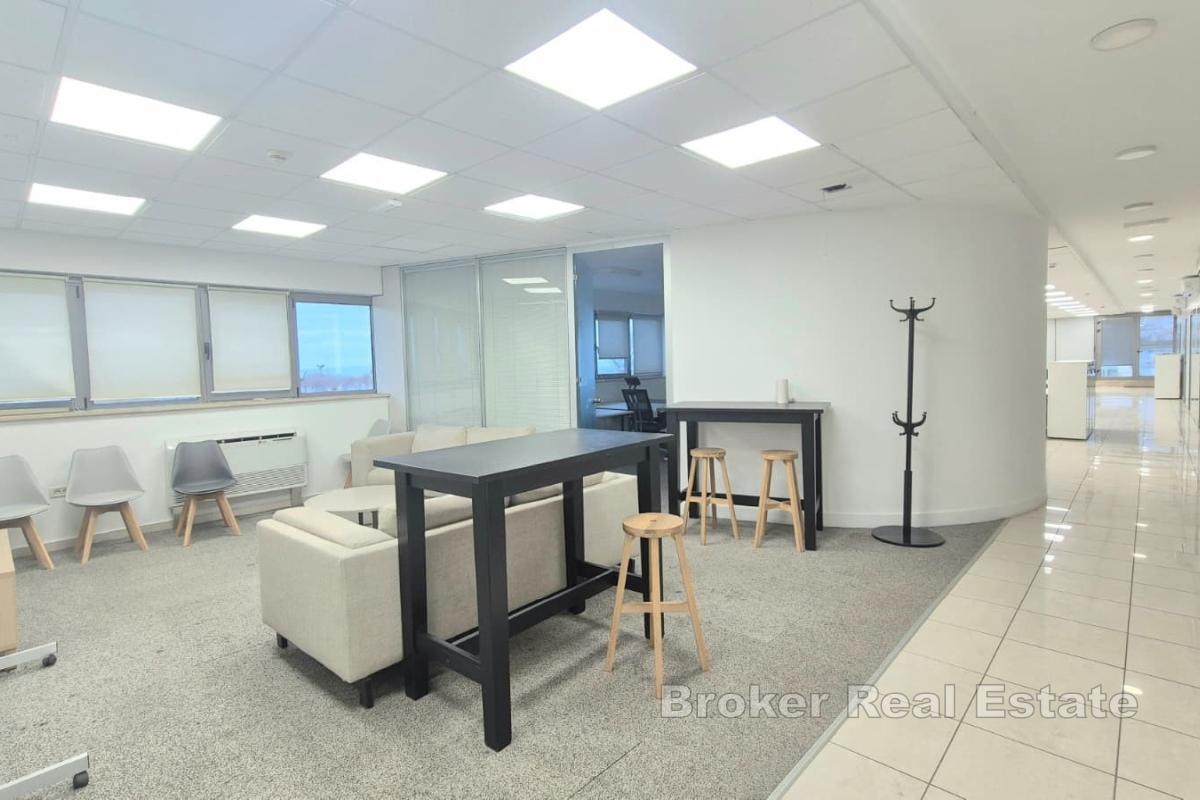 Spazio ufficio di 365 m² in una posizione comoda al traffico
