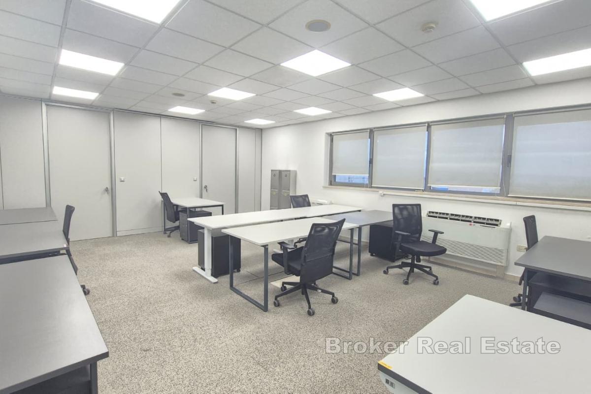 Kontorlokaler på 365 m² i et trafikkert område