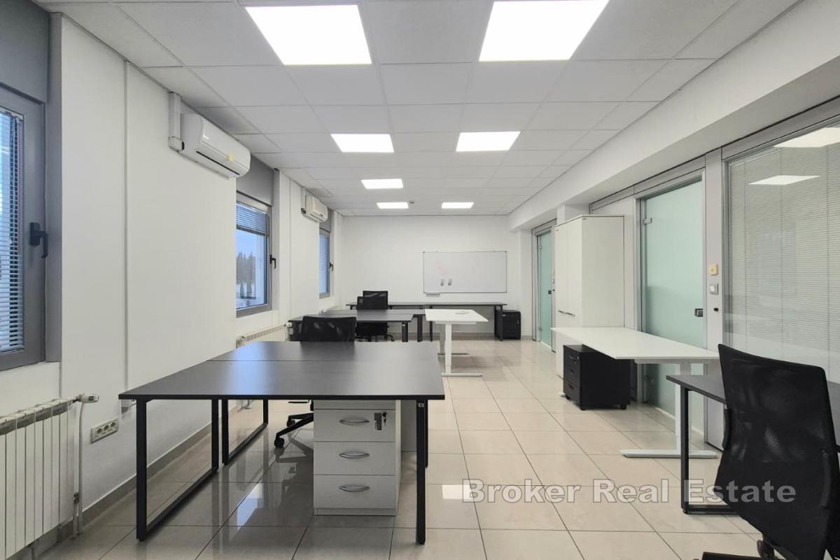 Kontorlokaler på 365 m² i et trafikkert område