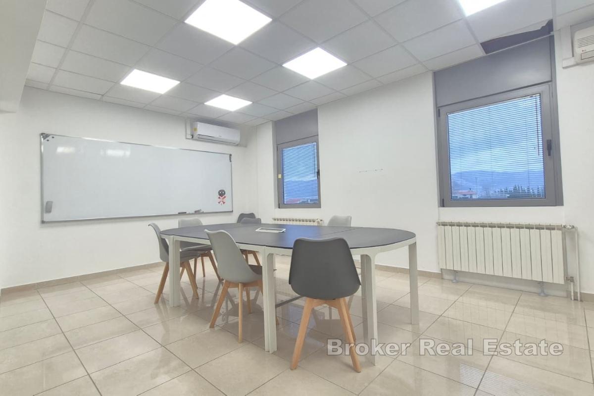 Kontorlokaler på 365 m² i et trafikkert område