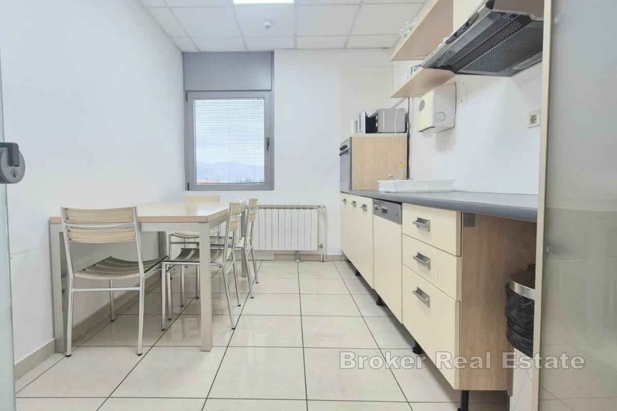 Kontorlokaler på 365 m² i et trafikkert område