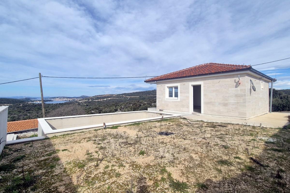 001-2047-121-rogoznica-house-with-pool-and-sea-view-for-sale