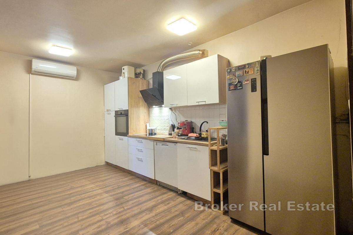 Appartamento con tre camere da letto e loggia