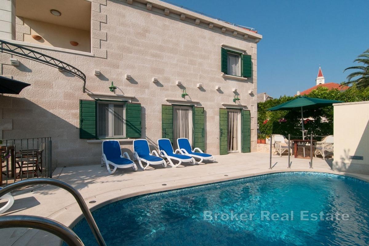 Dům s bazénem a výhledem na moře