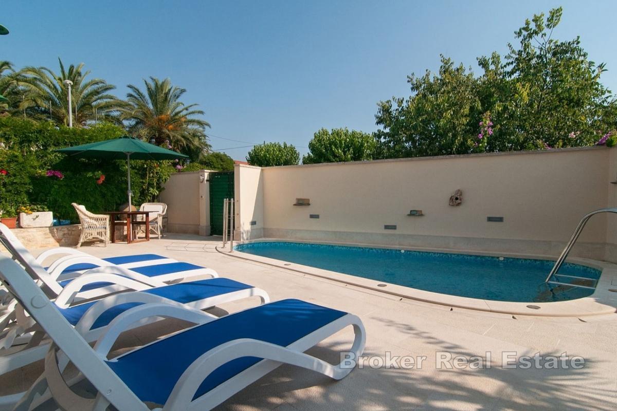 Dům s bazénem a výhledem na moře