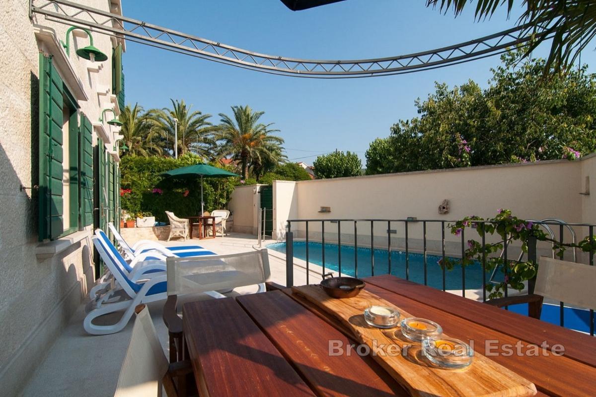 Dům s bazénem a výhledem na moře