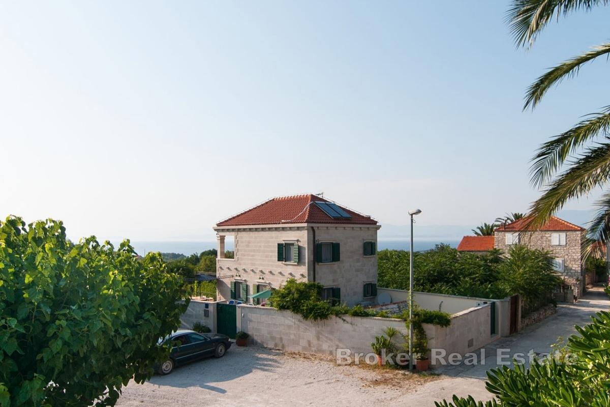 Dům s bazénem a výhledem na moře