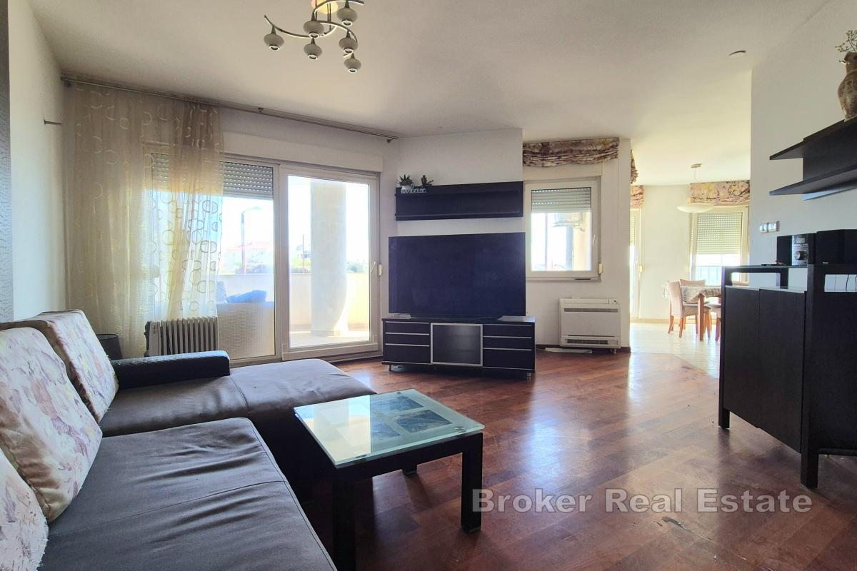 Apartament z trzema sypialniami, z garażem i drewutnią
