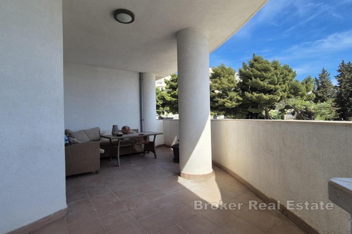 Dreizimmerwohnung mit Garage und Holzschuppen