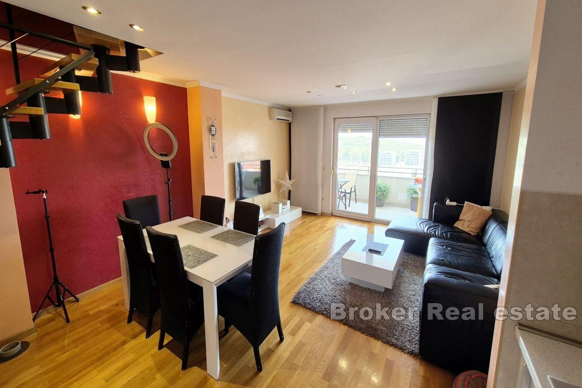 Appartamento moderno con vista mare