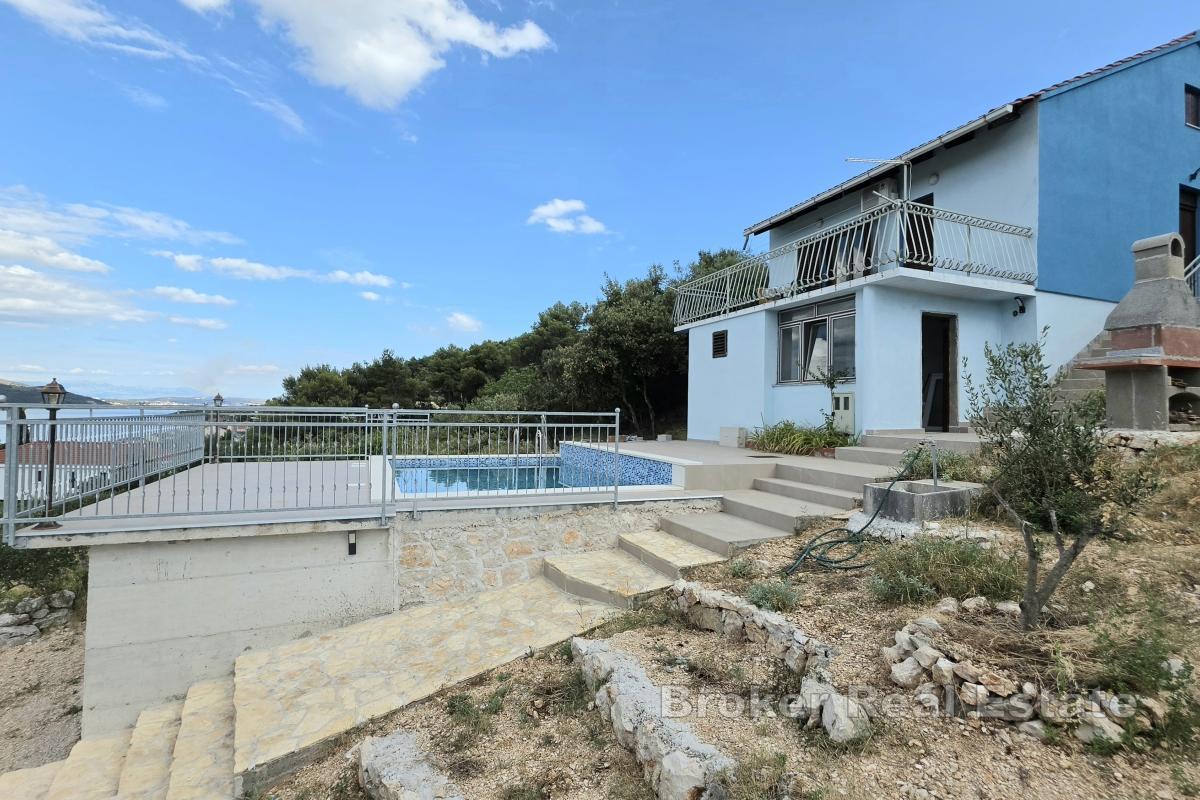 Haus mit Pool in ruhiger Lage