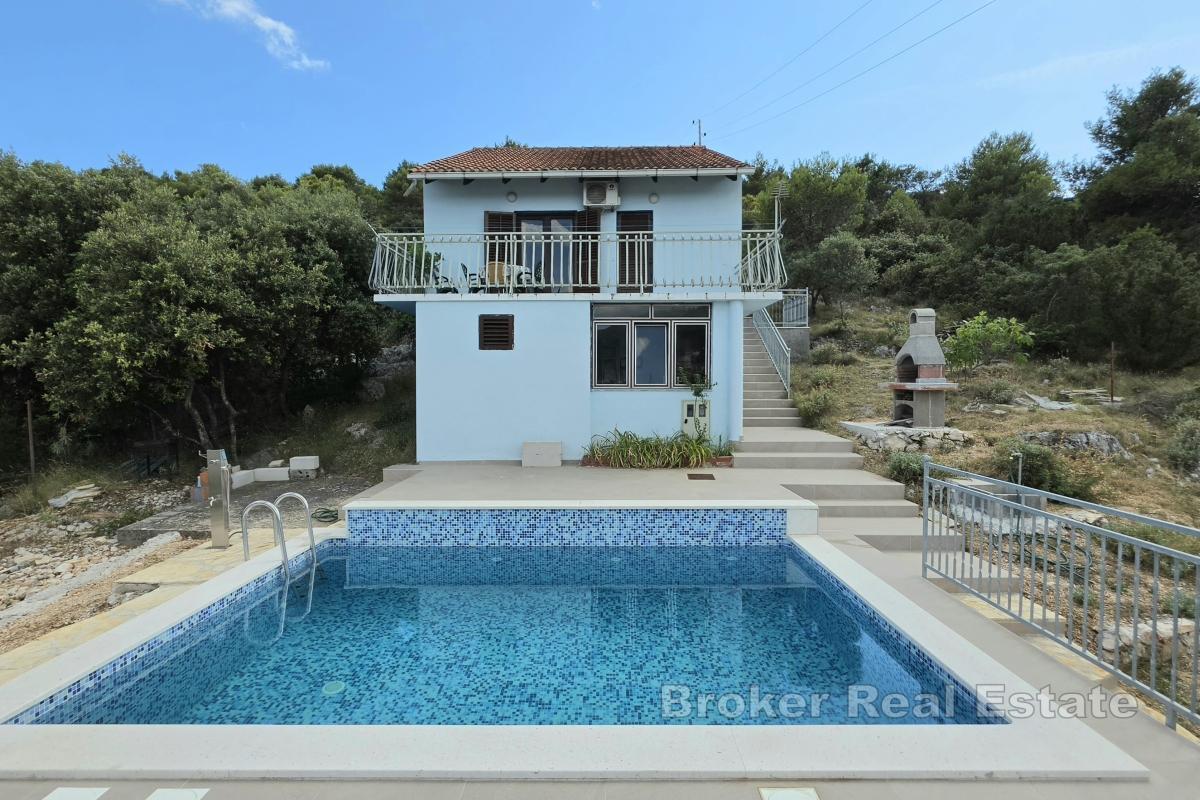 Haus mit Pool in ruhiger Lage