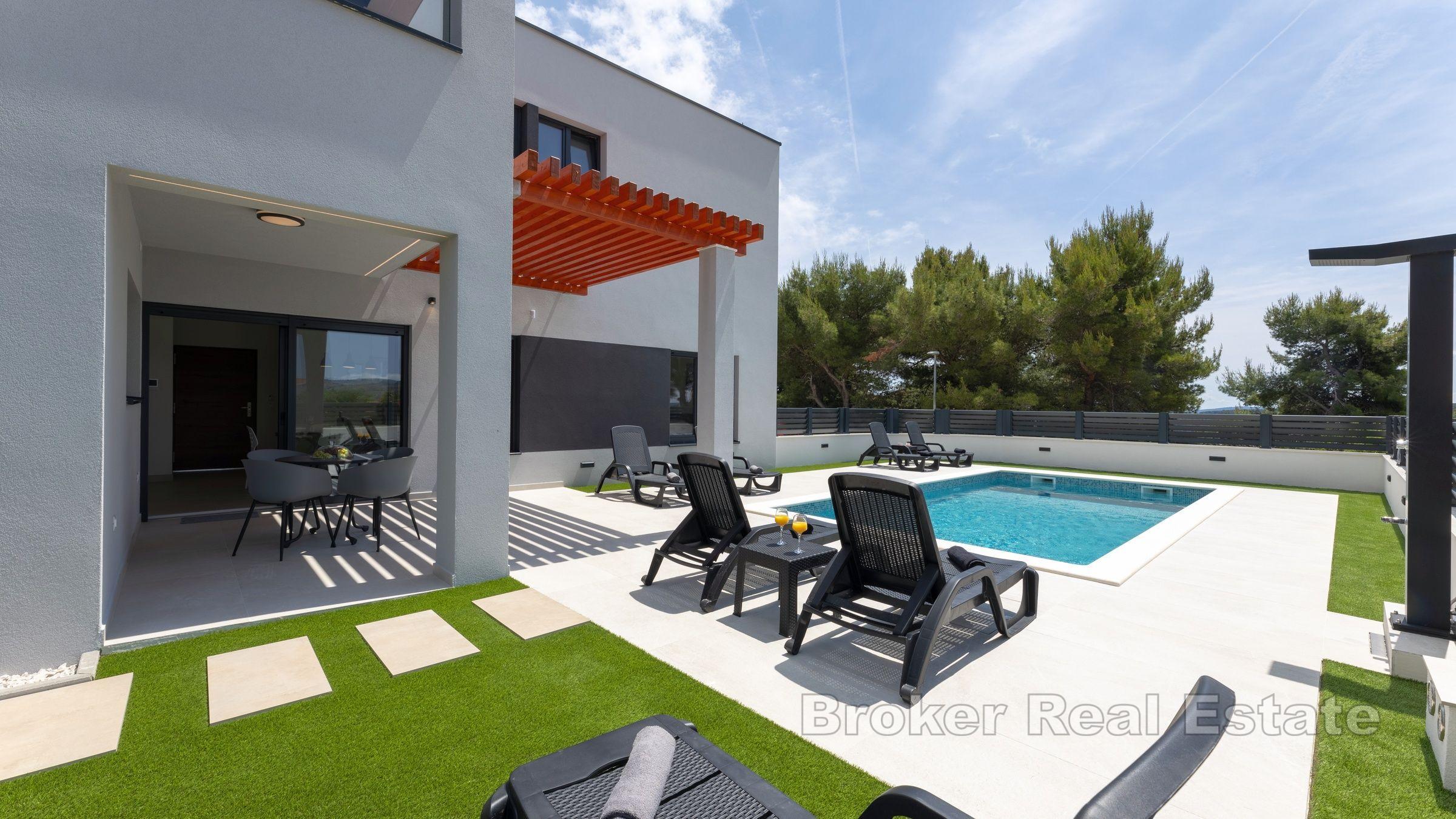 Prestigefylld villa med tre bostäder