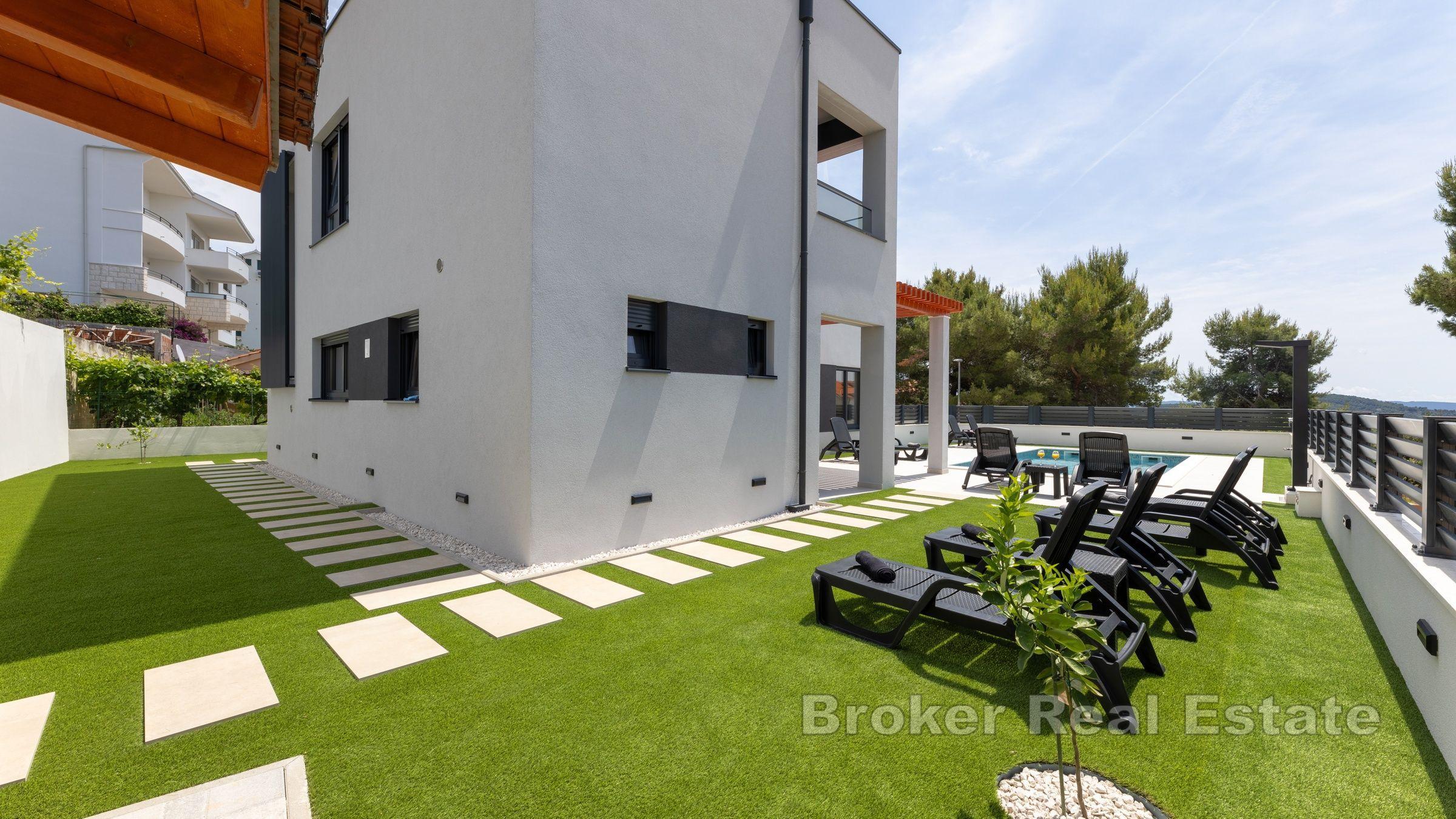 Prestigefylld villa med tre bostäder