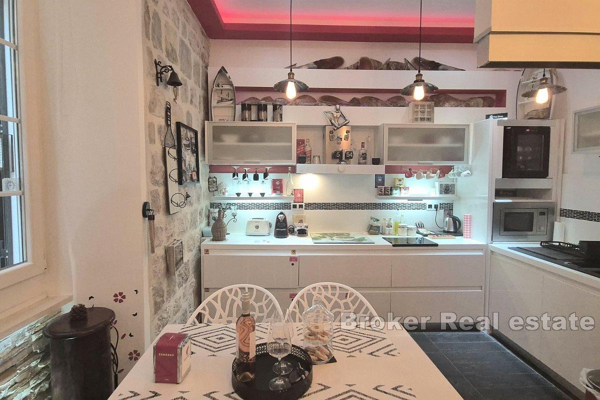 Prestigious apartment in the historic heart of the city